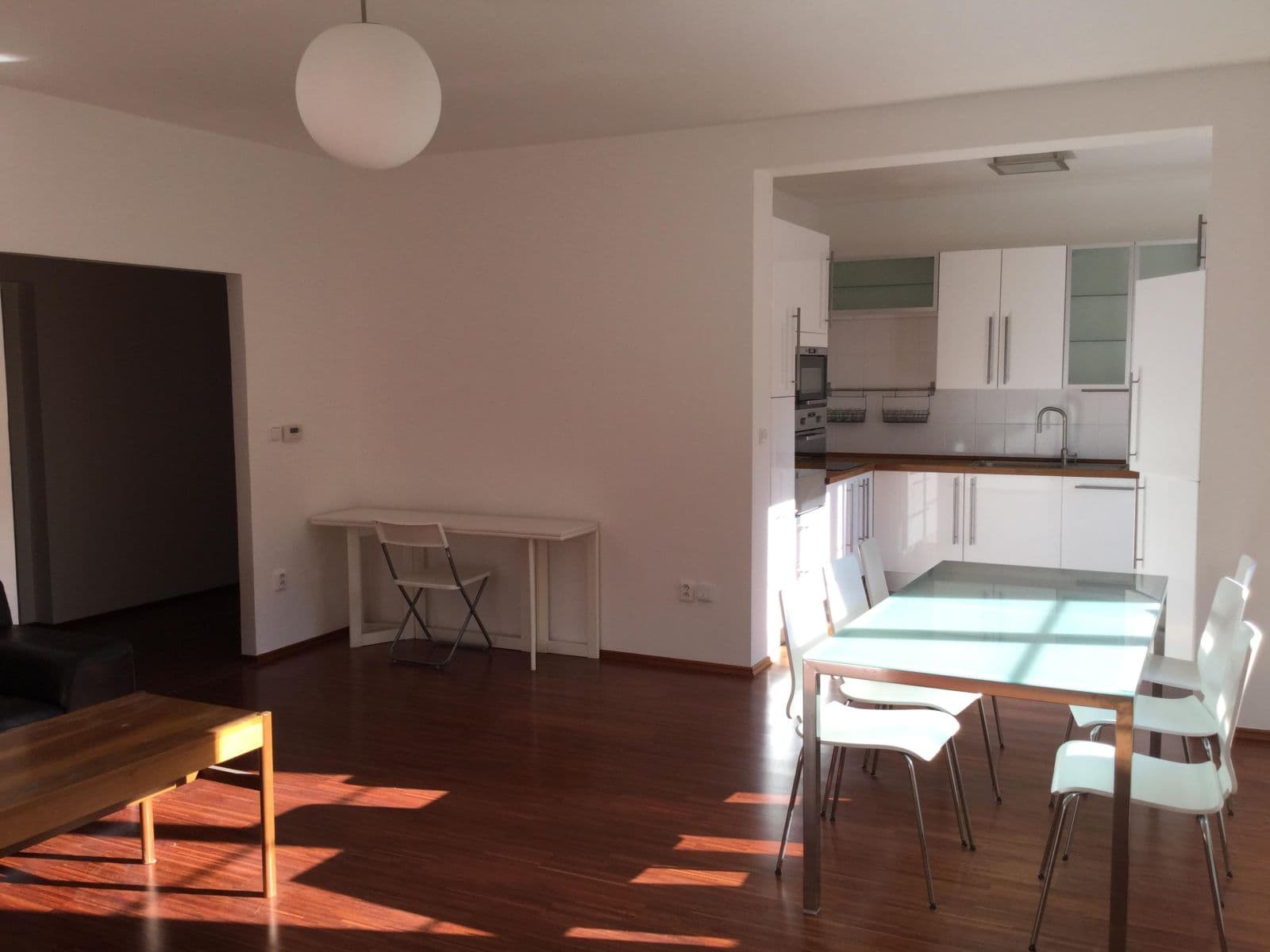 Pronájem bytu 3+1 100 m², Komenského, Černošice, Středočeský kraj Pronájem bytu 3+1 100 m², Komenského, Černošice, Středočeský kraj