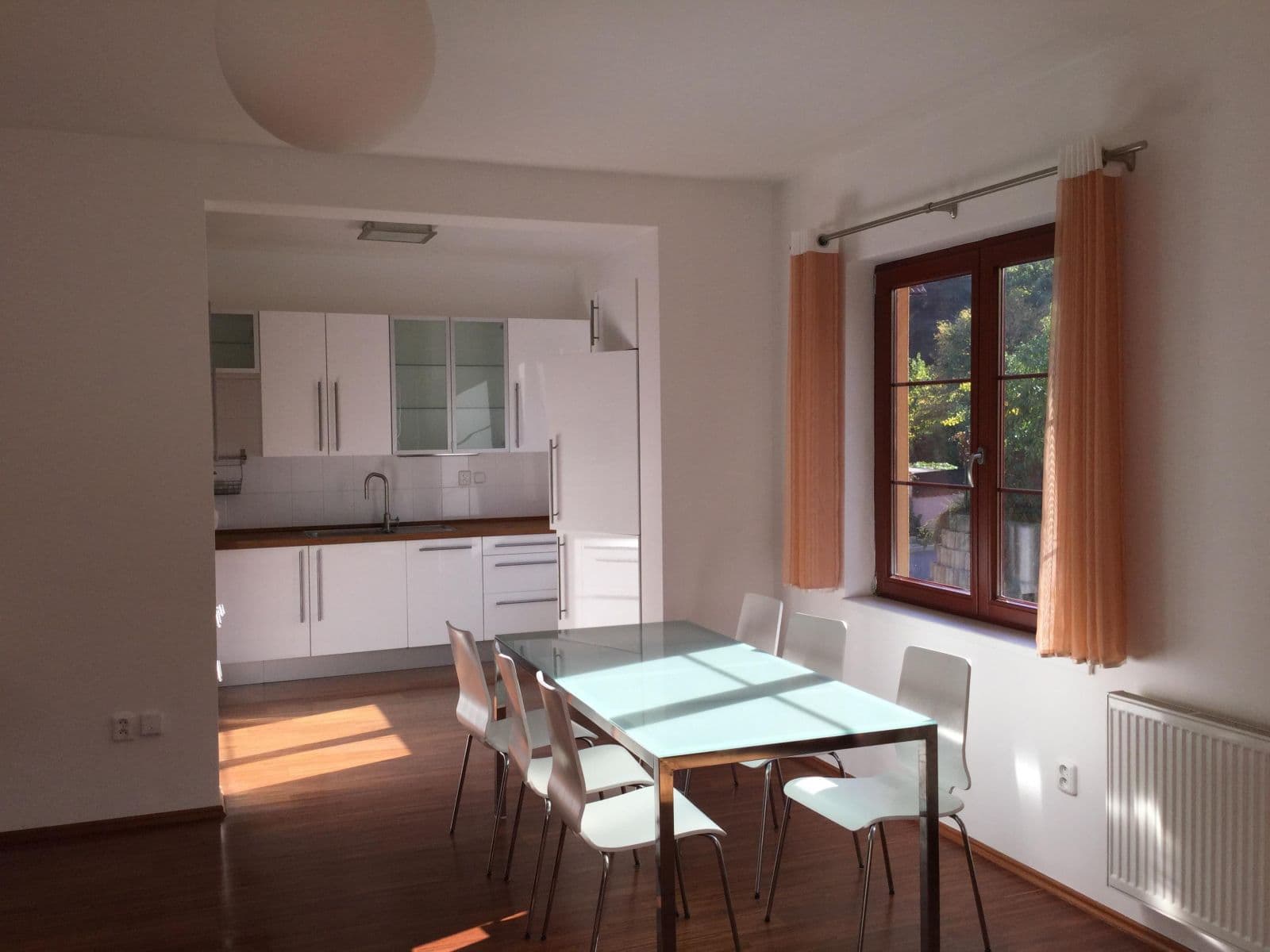 Pronájem bytu 3+1 100 m², Komenského, Černošice, Středočeský kraj Pronájem bytu 3+1 100 m², Komenského, Černošice, Středočeský kraj