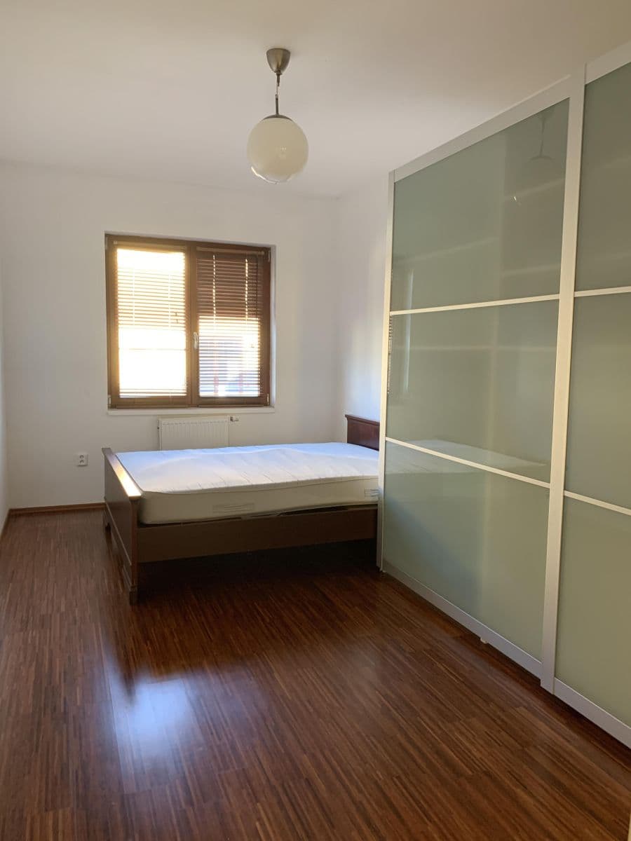 Pronájem bytu 3+1 100 m², Komenského, Černošice, Středočeský kraj Pronájem bytu 3+1 100 m², Komenského, Černošice, Středočeský kraj