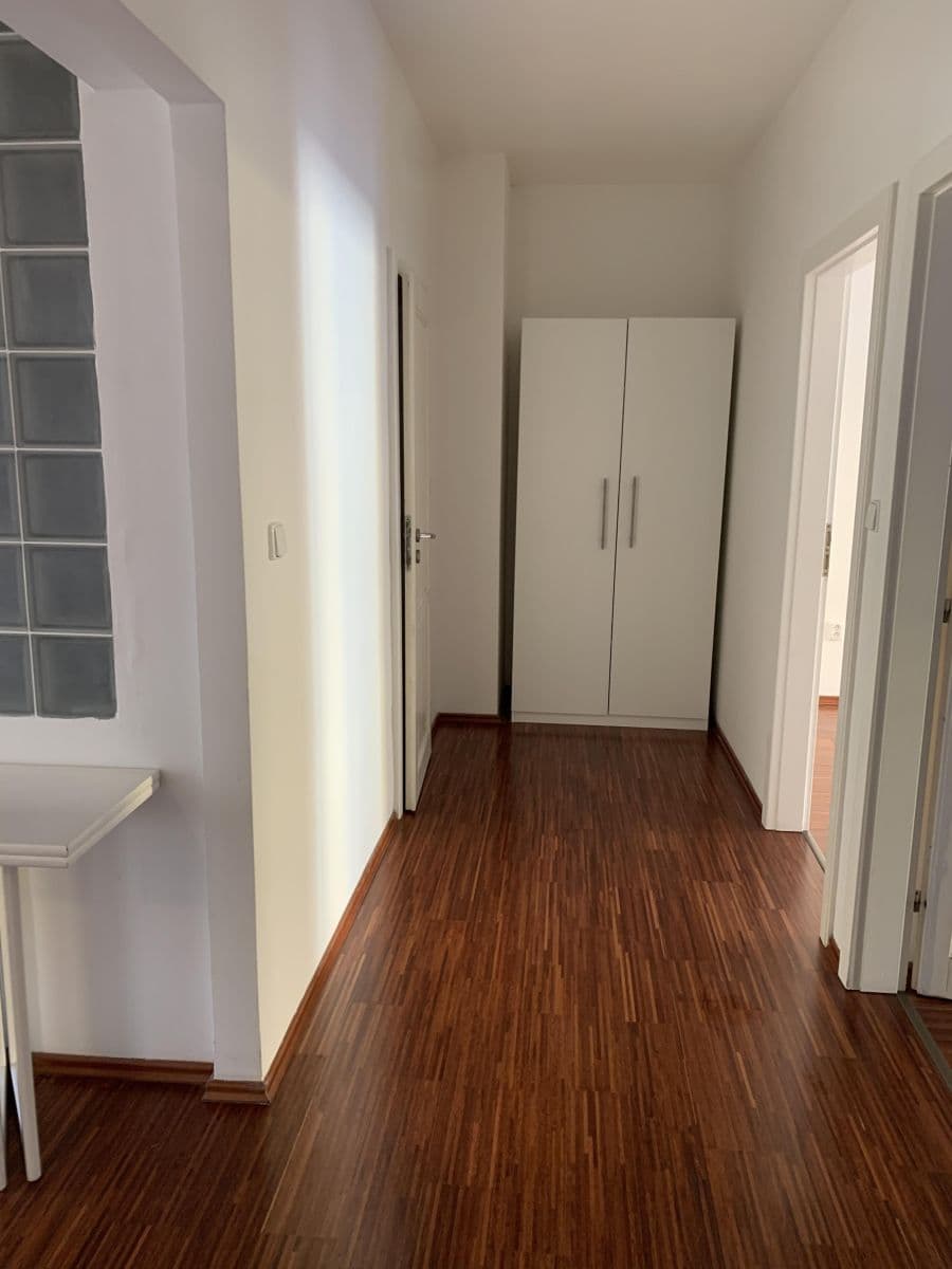 Pronájem bytu 3+1 100 m², Komenského, Černošice, Středočeský kraj Pronájem bytu 3+1 100 m², Komenského, Černošice, Středočeský kraj