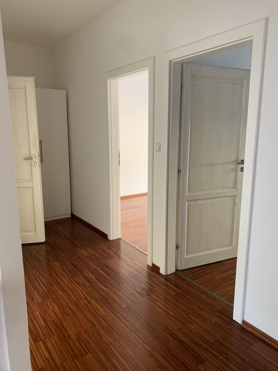Pronájem bytu 3+1 100 m², Komenského, Černošice, Středočeský kraj Pronájem bytu 3+1 100 m², Komenského, Černošice, Středočeský kraj