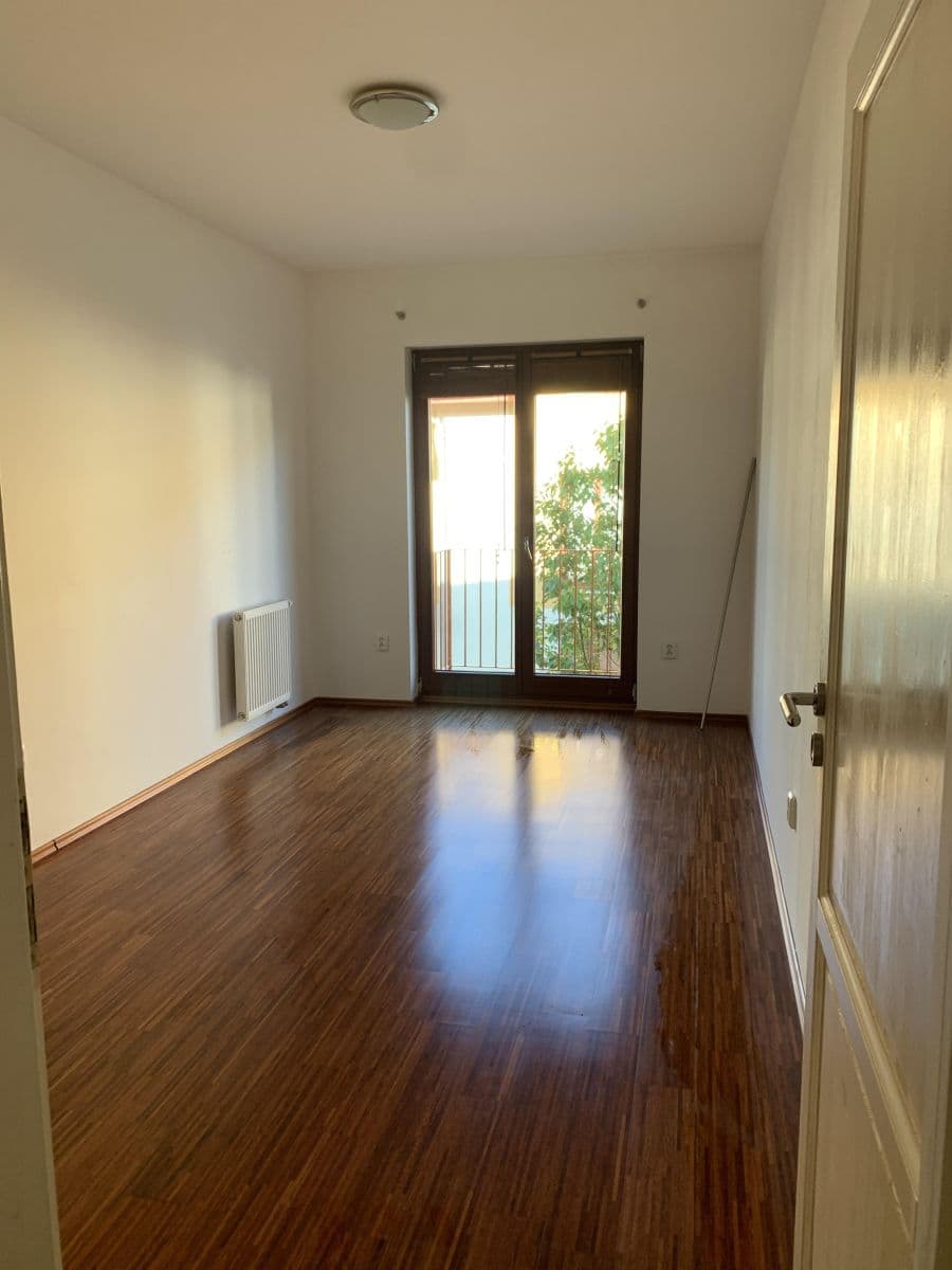 Pronájem bytu 3+1 100 m², Komenského, Černošice, Středočeský kraj Pronájem bytu 3+1 100 m², Komenského, Černošice, Středočeský kraj