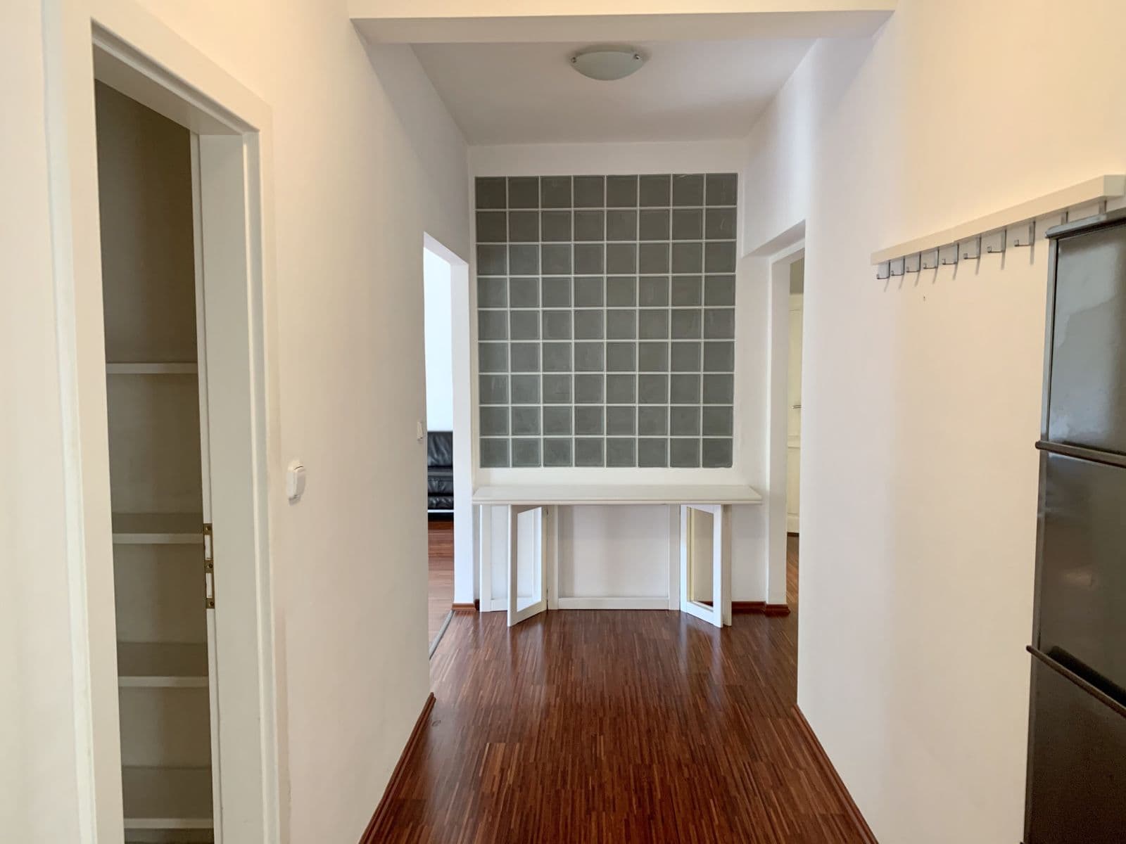Pronájem bytu 3+1 100 m², Komenského, Černošice, Středočeský kraj Pronájem bytu 3+1 100 m², Komenského, Černošice, Středočeský kraj