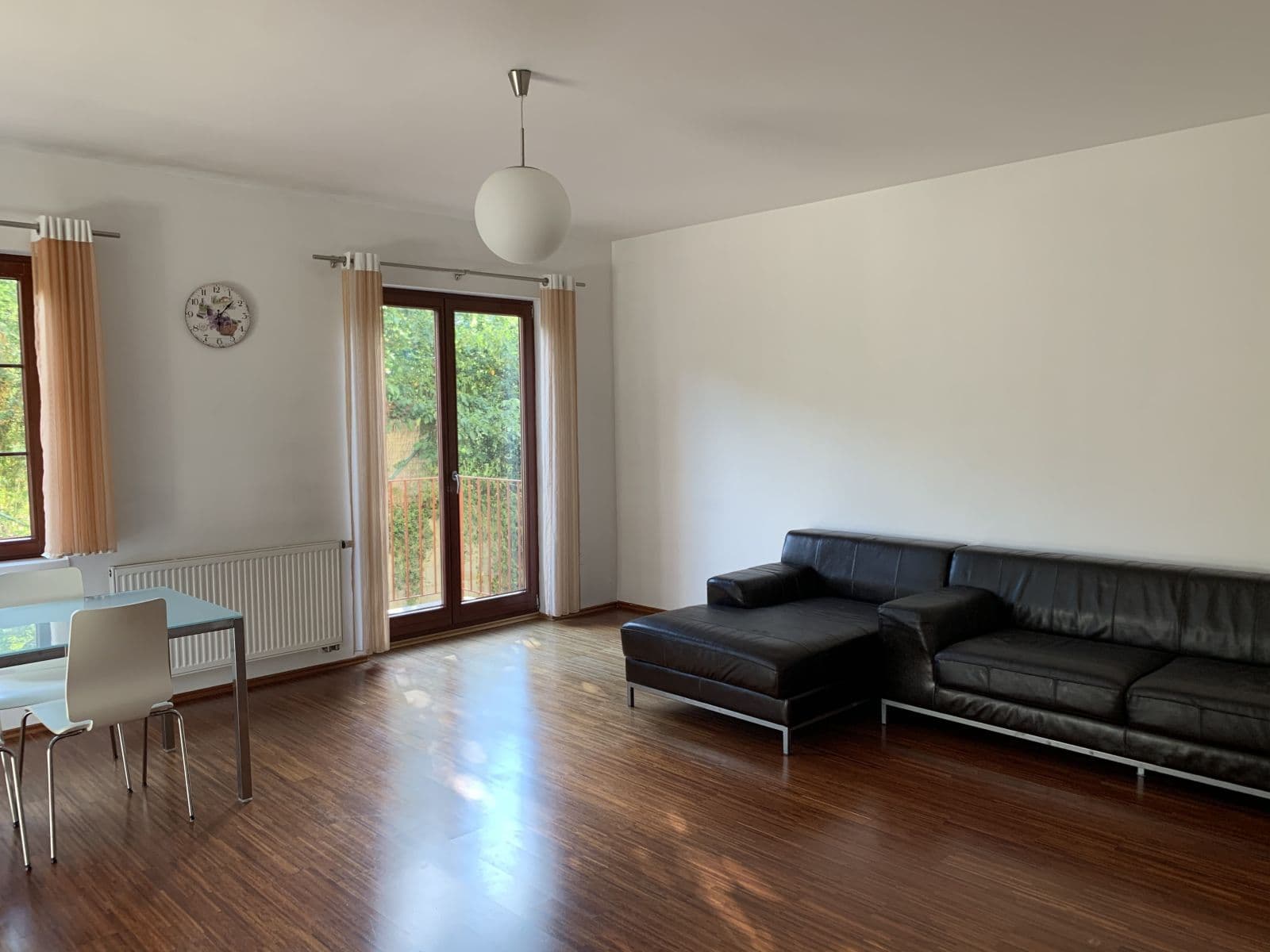 Pronájem bytu 3+1 100 m², Komenského, Černošice, Středočeský kraj Pronájem bytu 3+1 100 m², Komenského, Černošice, Středočeský kraj