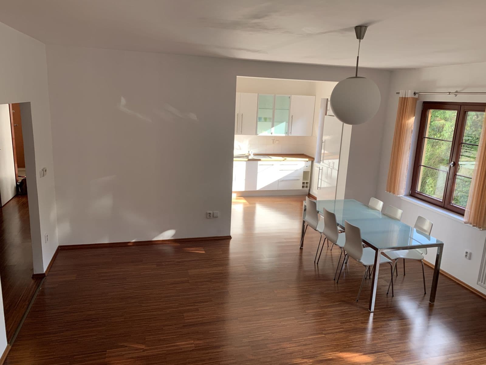 Pronájem bytu 3+1 100 m², Komenského, Černošice, Středočeský kraj Pronájem bytu 3+1 100 m², Komenského, Černošice, Středočeský kraj