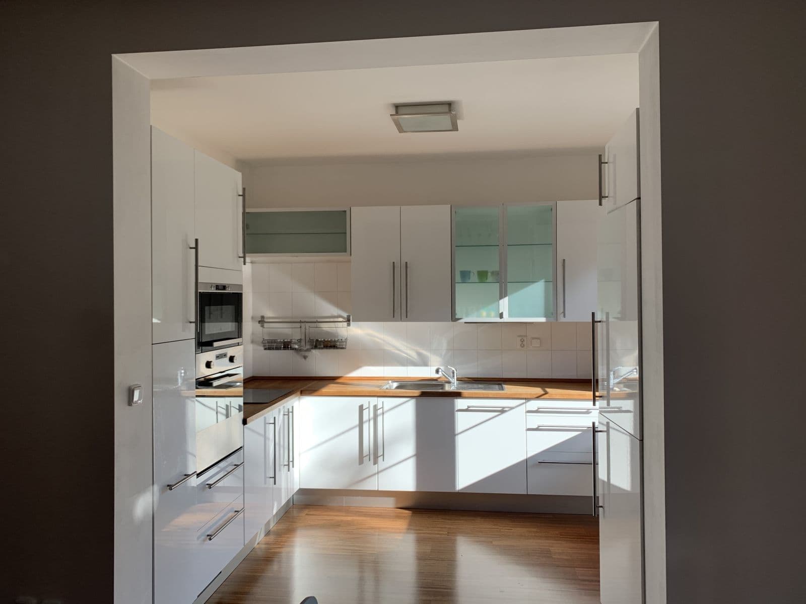 Pronájem bytu 3+1 100 m², Komenského, Černošice, Středočeský kraj Pronájem bytu 3+1 100 m², Komenského, Černošice, Středočeský kraj