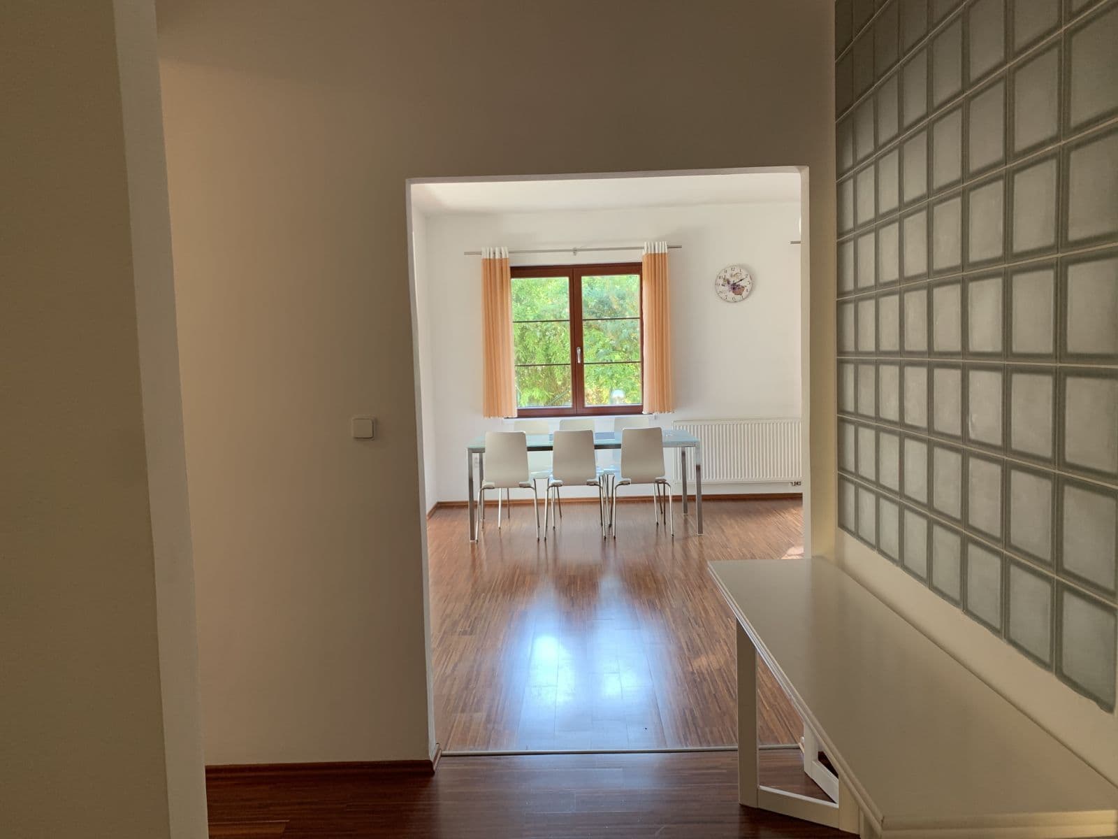 Pronájem bytu 3+1 100 m², Komenského, Černošice, Středočeský kraj Pronájem bytu 3+1 100 m², Komenského, Černošice, Středočeský kraj