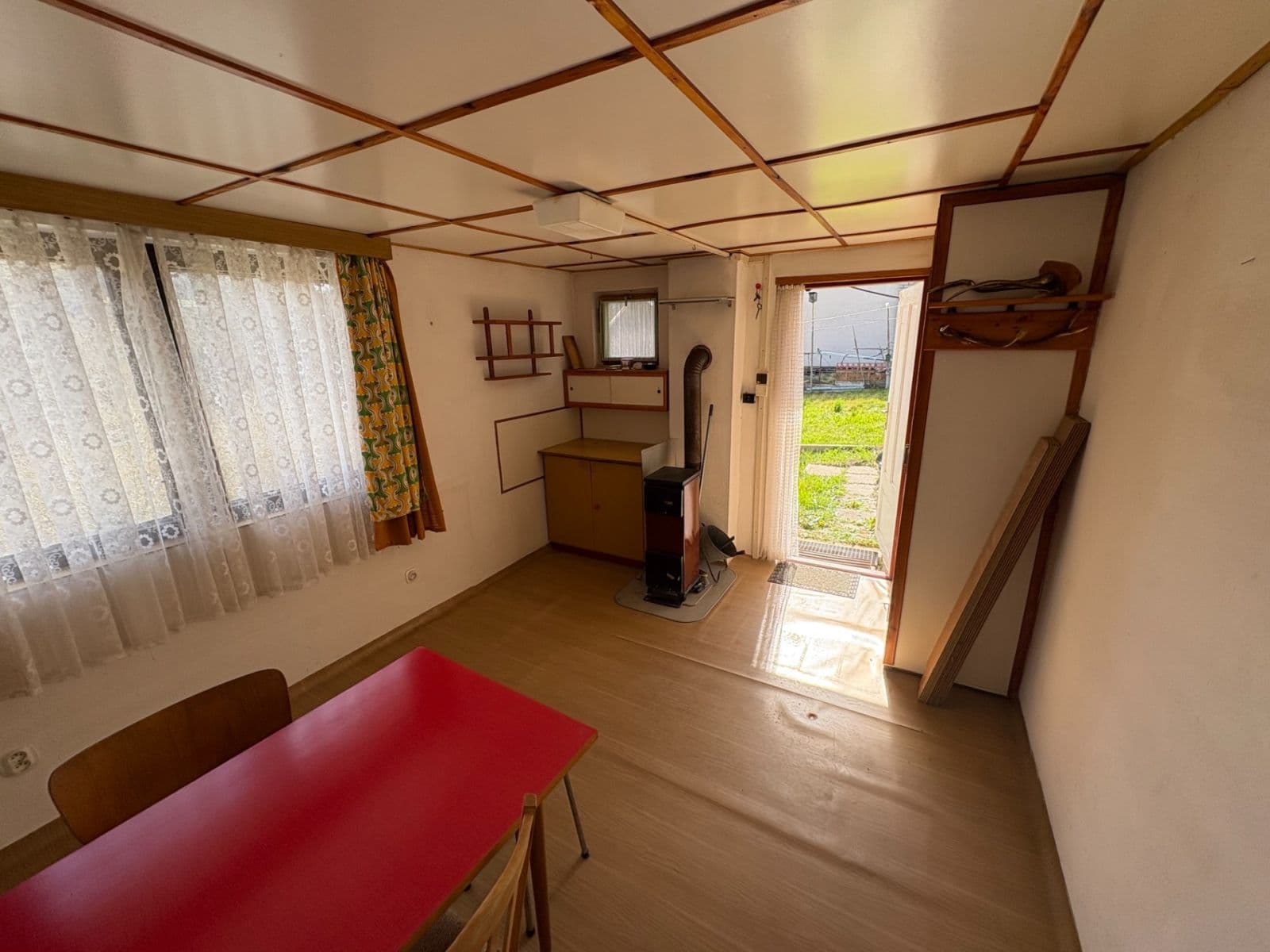 Prodej chaty, chalupy 16 m², pozemek 424 m², Višňovka, Beroun, Středočeský kraj Prodej chaty, chalupy 16 m², pozemek 424 m², Višňovka, Beroun, Středočeský kraj