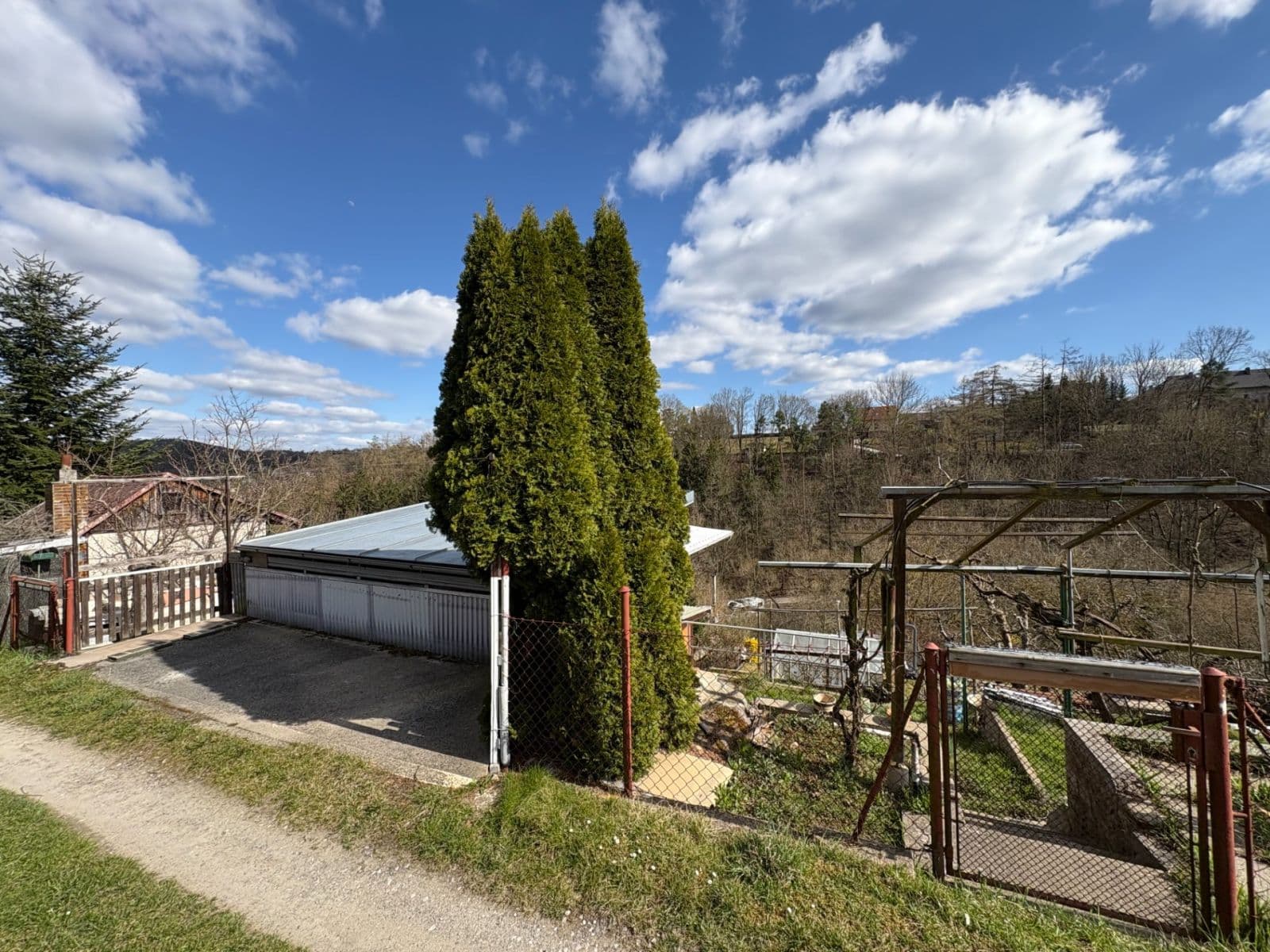 Prodej chaty, chalupy 16 m², pozemek 424 m², Višňovka, Beroun, Středočeský kraj Prodej chaty, chalupy 16 m², pozemek 424 m², Višňovka, Beroun, Středočeský kraj