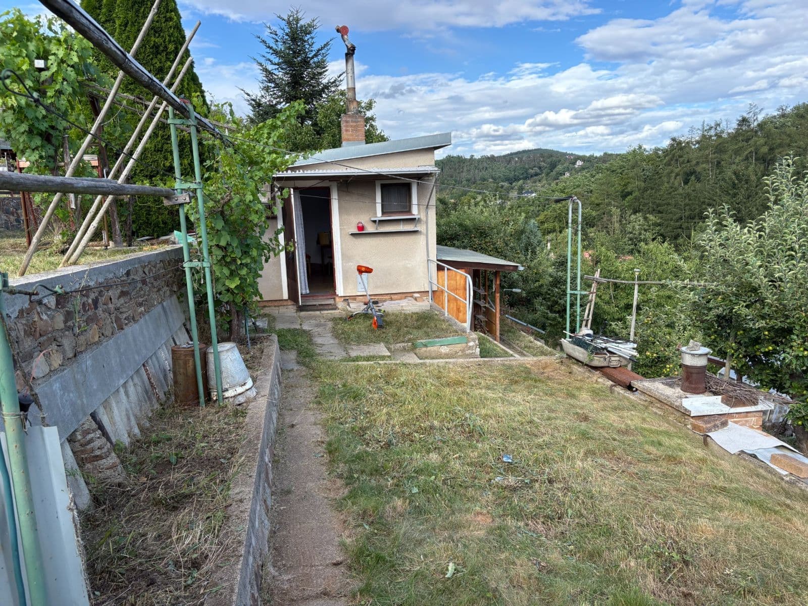 Prodej chaty, chalupy 16 m², pozemek 424 m², Višňovka, Beroun, Středočeský kraj Prodej chaty, chalupy 16 m², pozemek 424 m², Višňovka, Beroun, Středočeský kraj