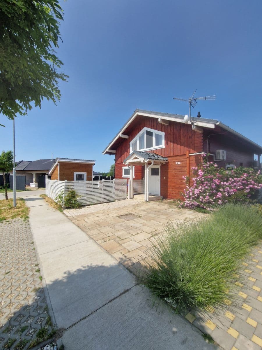 Prodej domu 1 m², pozemek 476 m², Malé Leváre, Bratislavský kraj Prodej domu 1 m², pozemek 476 m², Malé Leváre, Bratislavský kraj