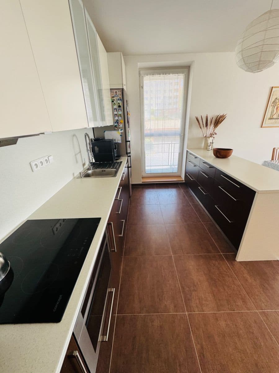 Pronájem bytu 4+kk 142 m², Na Honech I, Zlín, Zlínský kraj Pronájem bytu 4+kk 142 m², Na Honech I, Zlín, Zlínský kraj