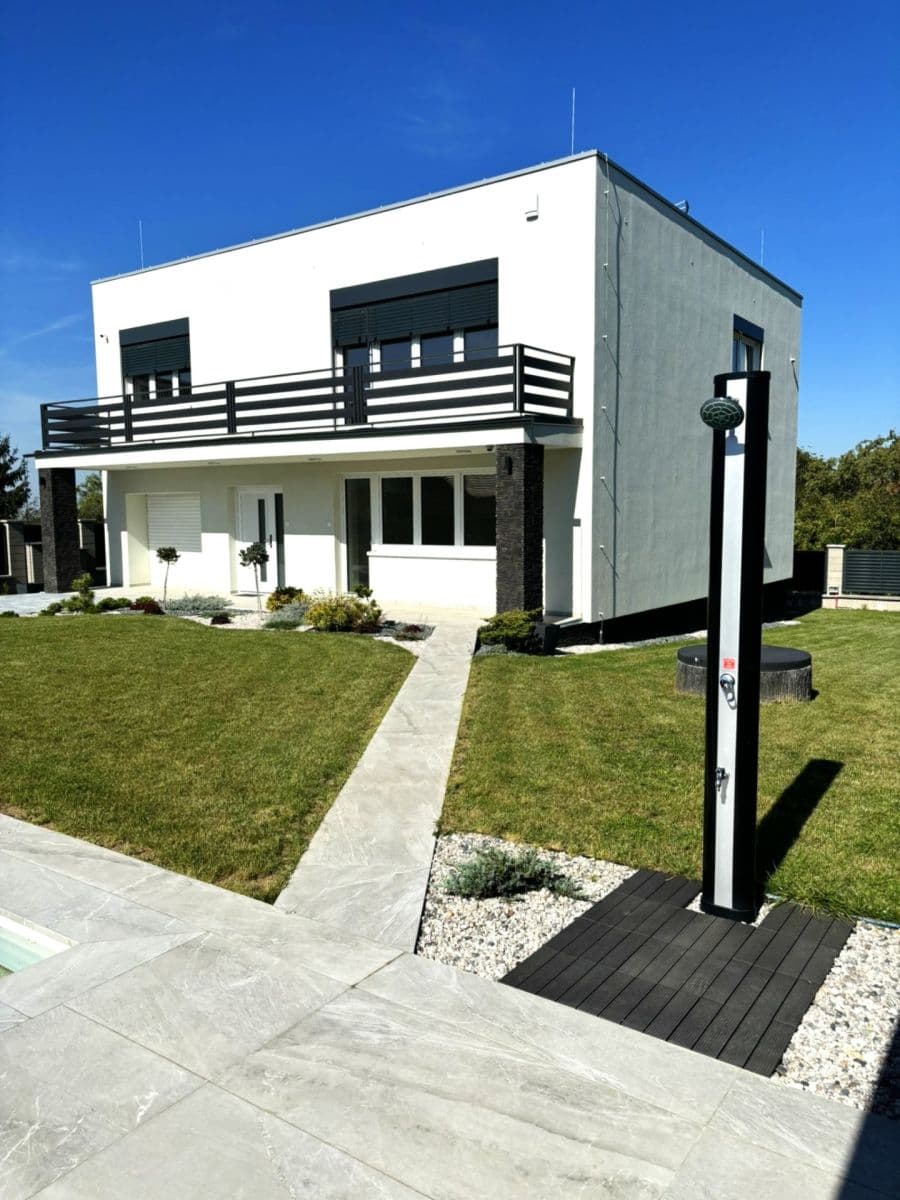 Pronájem domu 280 m², pozemek 900 m², Sulická, Sulice, Středočeský kraj Pronájem domu 280 m², pozemek 900 m², Sulická, Sulice, Středočeský kraj