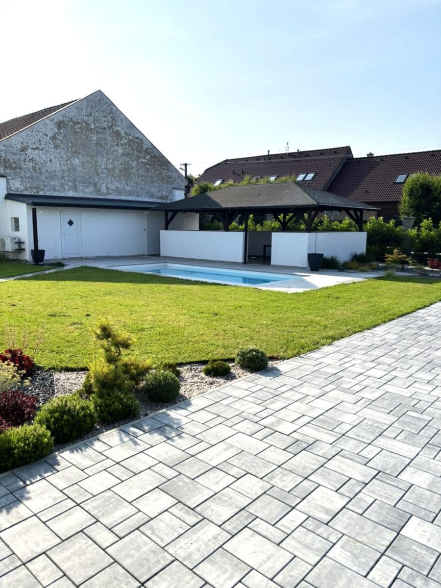 Pronájem domu 280 m², pozemek 900 m², Sulická, Sulice, Středočeský kraj Pronájem domu 280 m², pozemek 900 m², Sulická, Sulice, Středočeský kraj