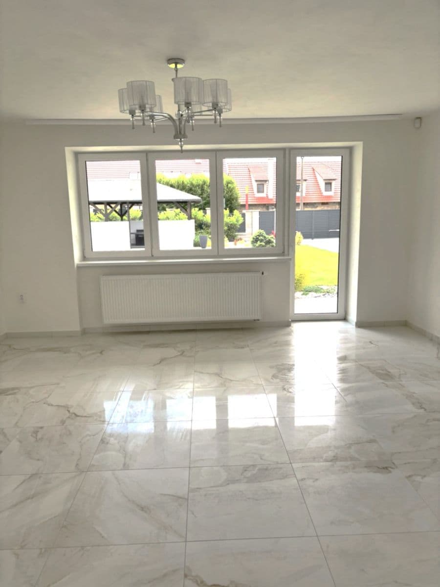 Pronájem domu 280 m², pozemek 900 m², Sulická, Sulice, Středočeský kraj Pronájem domu 280 m², pozemek 900 m², Sulická, Sulice, Středočeský kraj