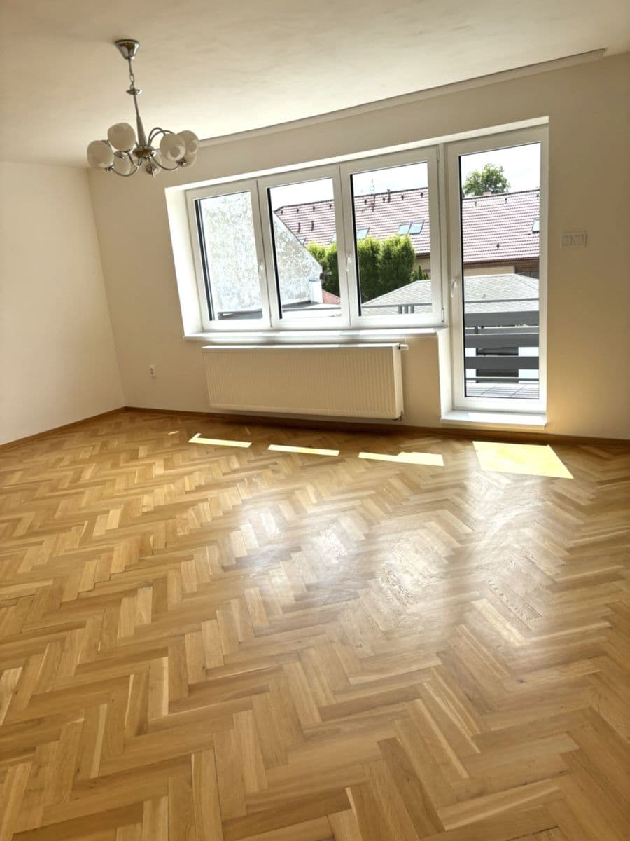 Pronájem domu 280 m², pozemek 900 m², Sulická, Sulice, Středočeský kraj Pronájem domu 280 m², pozemek 900 m², Sulická, Sulice, Středočeský kraj