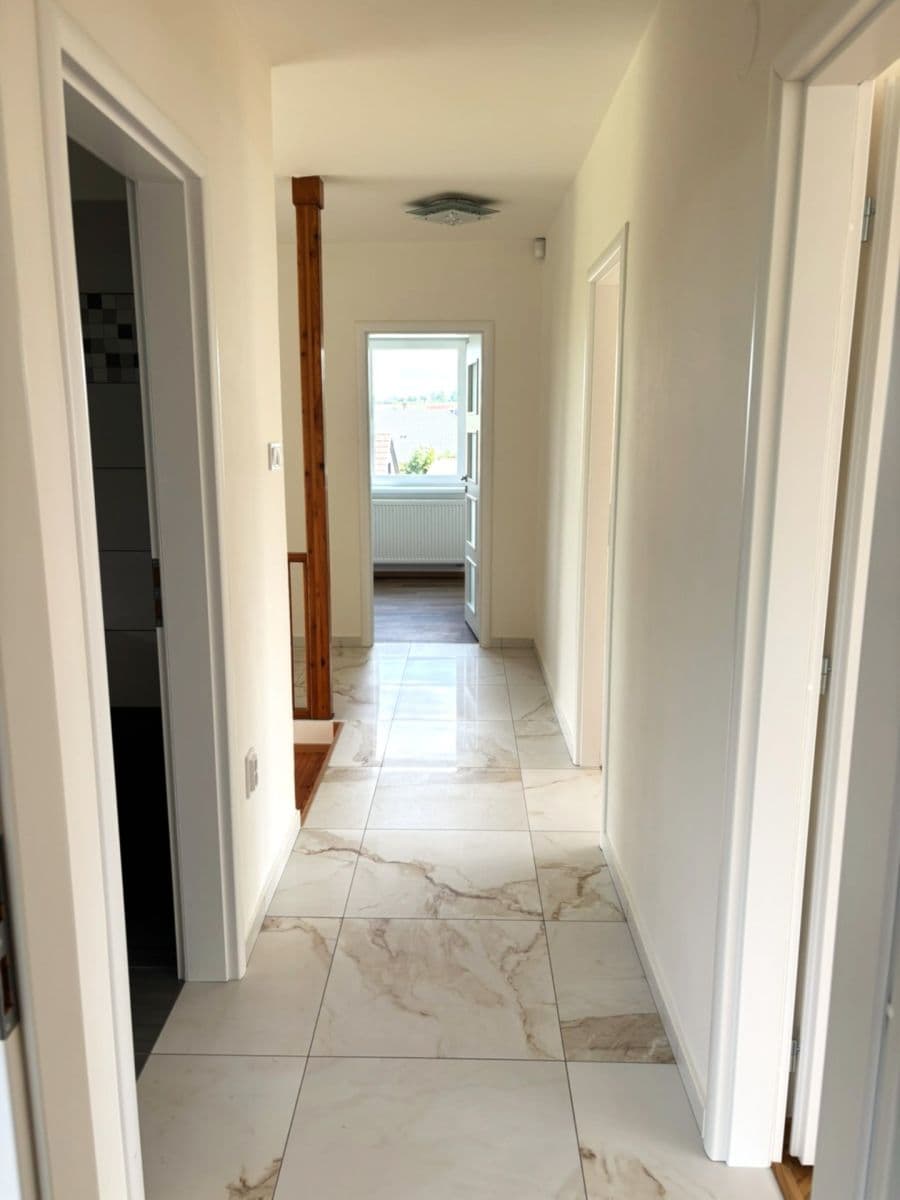 Pronájem domu 280 m², pozemek 900 m², Sulická, Sulice, Středočeský kraj Pronájem domu 280 m², pozemek 900 m², Sulická, Sulice, Středočeský kraj