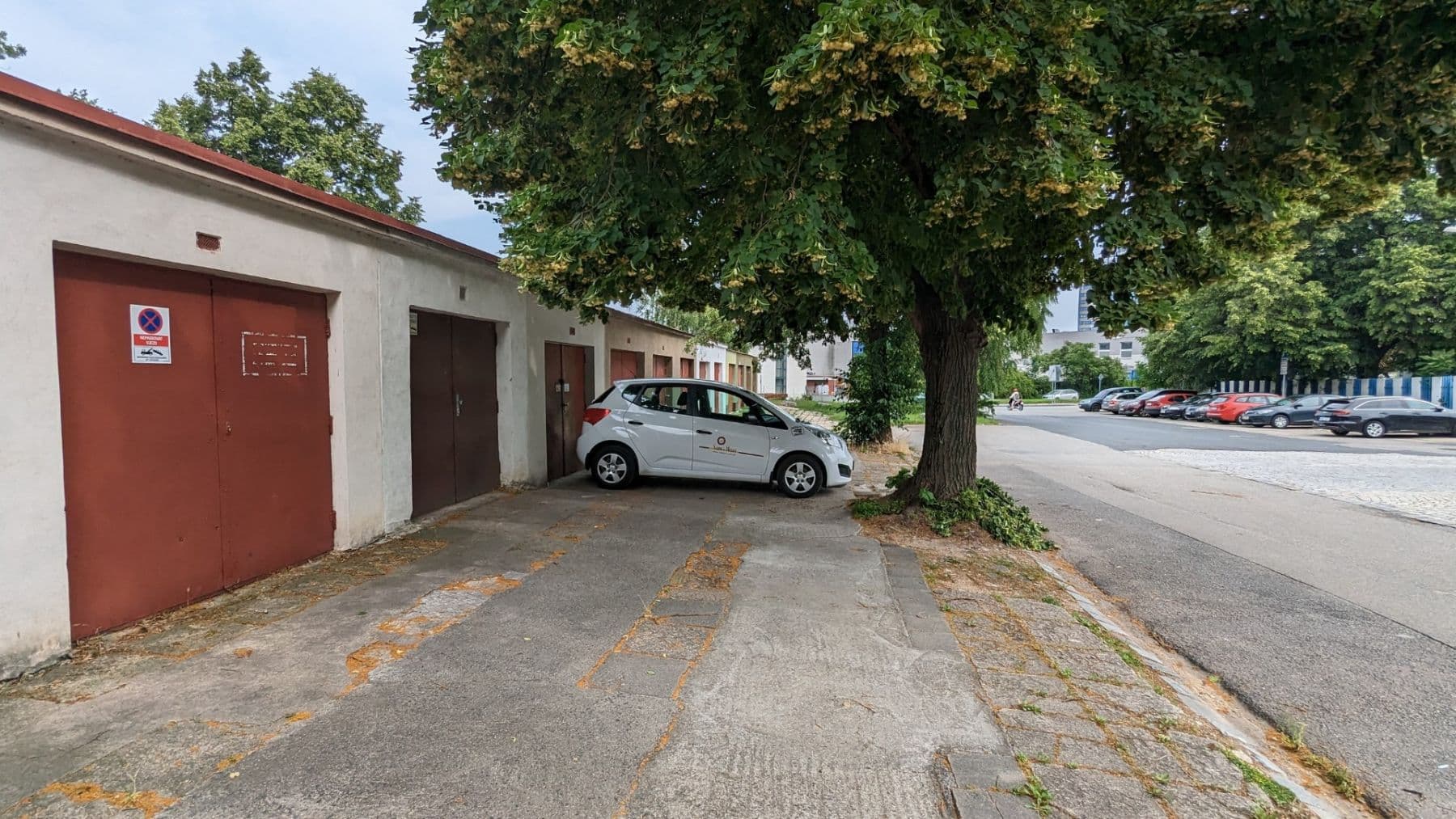 Prodej garáže 19 m², Opavská, Brno, Jihomoravský kraj Prodej garáže 19 m², Opavská, Brno, Jihomoravský kraj