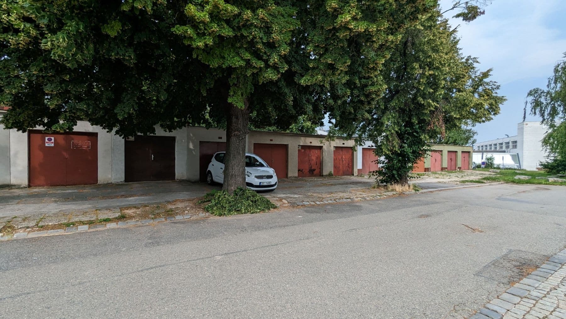 Prodej garáže 19 m², Opavská, Brno, Jihomoravský kraj Prodej garáže 19 m², Opavská, Brno, Jihomoravský kraj