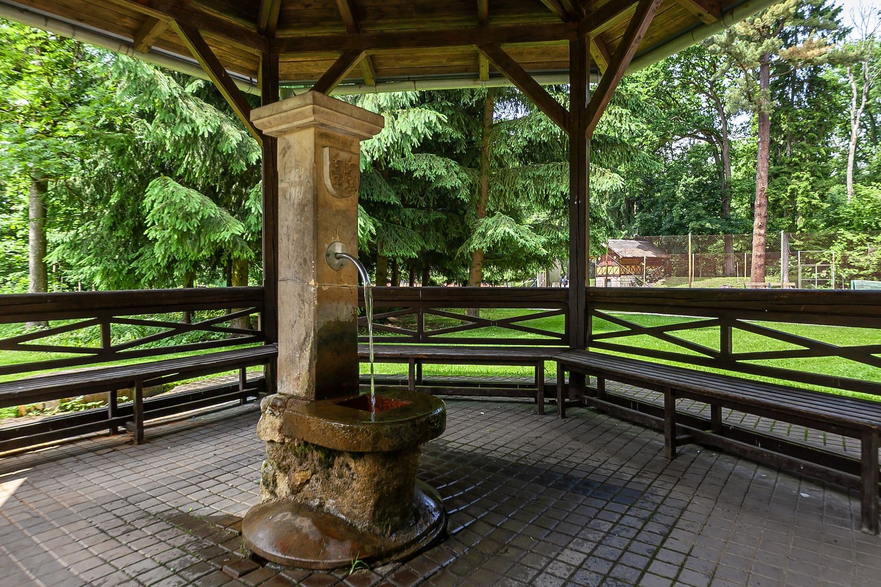 Prodej bytu 5+1 202 m², Jiráskovo nábřeží, Lázně Bělohrad, Královéhradecký kraj Prodej bytu 5+1 202 m², Jiráskovo nábřeží, Lázně Bělohrad, Královéhradecký kraj