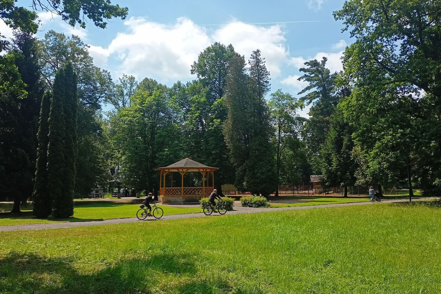 Prodej bytu 5+1 202 m², Jiráskovo nábřeží, Lázně Bělohrad, Královéhradecký kraj Prodej bytu 5+1 202 m², Jiráskovo nábřeží, Lázně Bělohrad, Královéhradecký kraj