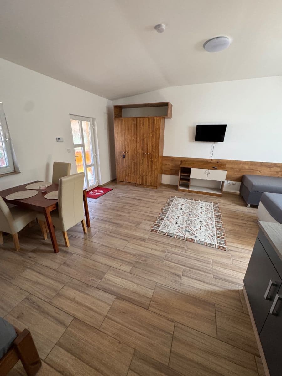 Pronájem bytu 1+kk 36 m², Libeř, Středočeský kraj Pronájem bytu 1+kk 36 m², Libeř, Středočeský kraj