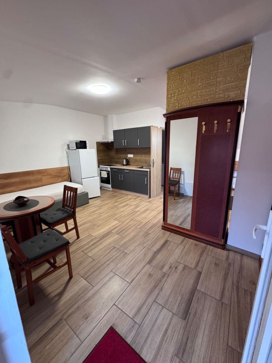Pronájem bytu 1+kk 36 m², Libeř, Středočeský kraj Pronájem bytu 1+kk 36 m², Libeř, Středočeský kraj