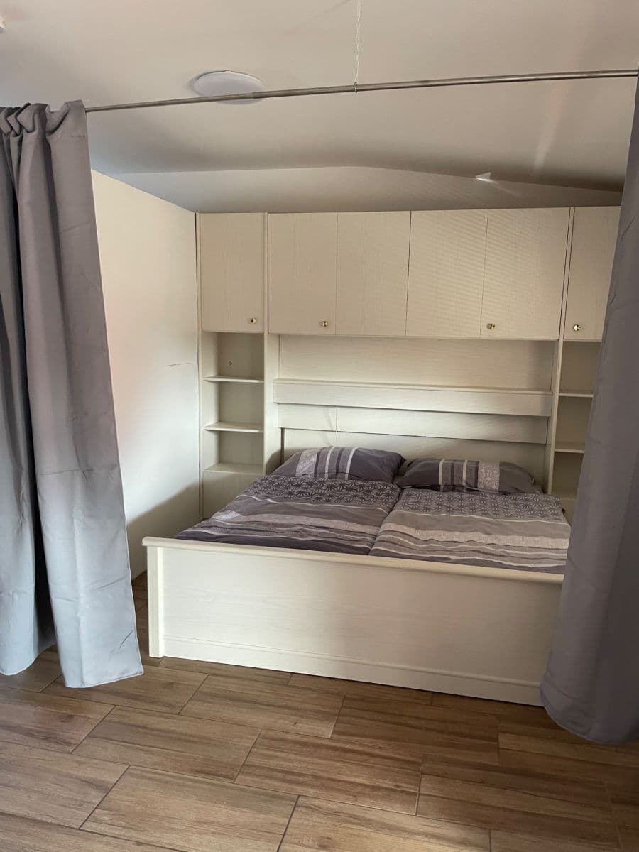 Pronájem bytu 1+kk 36 m², Libeř, Středočeský kraj Pronájem bytu 1+kk 36 m², Libeř, Středočeský kraj