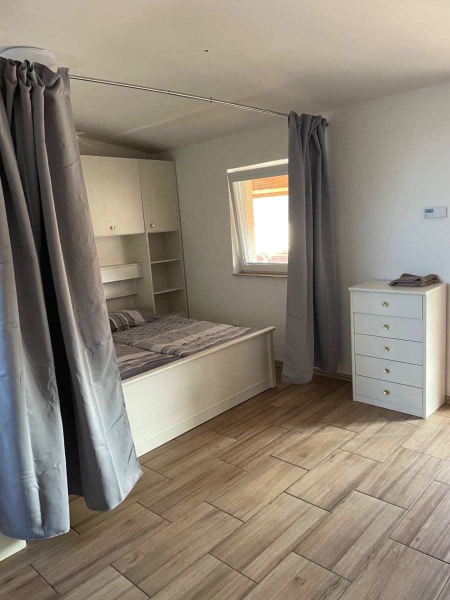 Pronájem bytu 1+kk 36 m², Libeř, Středočeský kraj Pronájem bytu 1+kk 36 m², Libeř, Středočeský kraj
