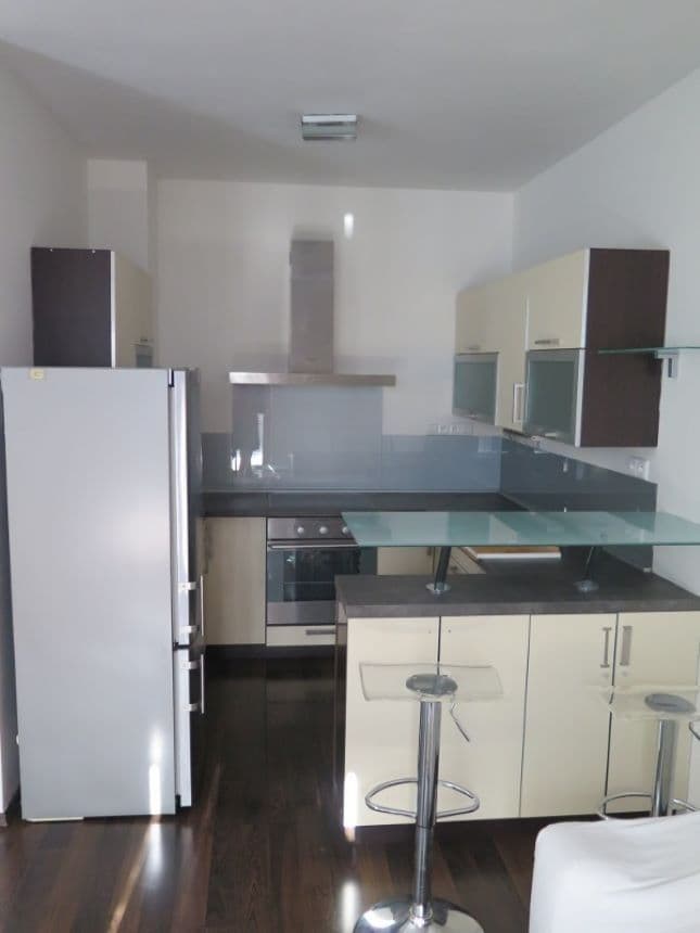 Pronájem bytu 1+kk 36 m², Lomená, Zbuzany, Středočeský kraj Pronájem bytu 1+kk 36 m², Lomená, Zbuzany, Středočeský kraj