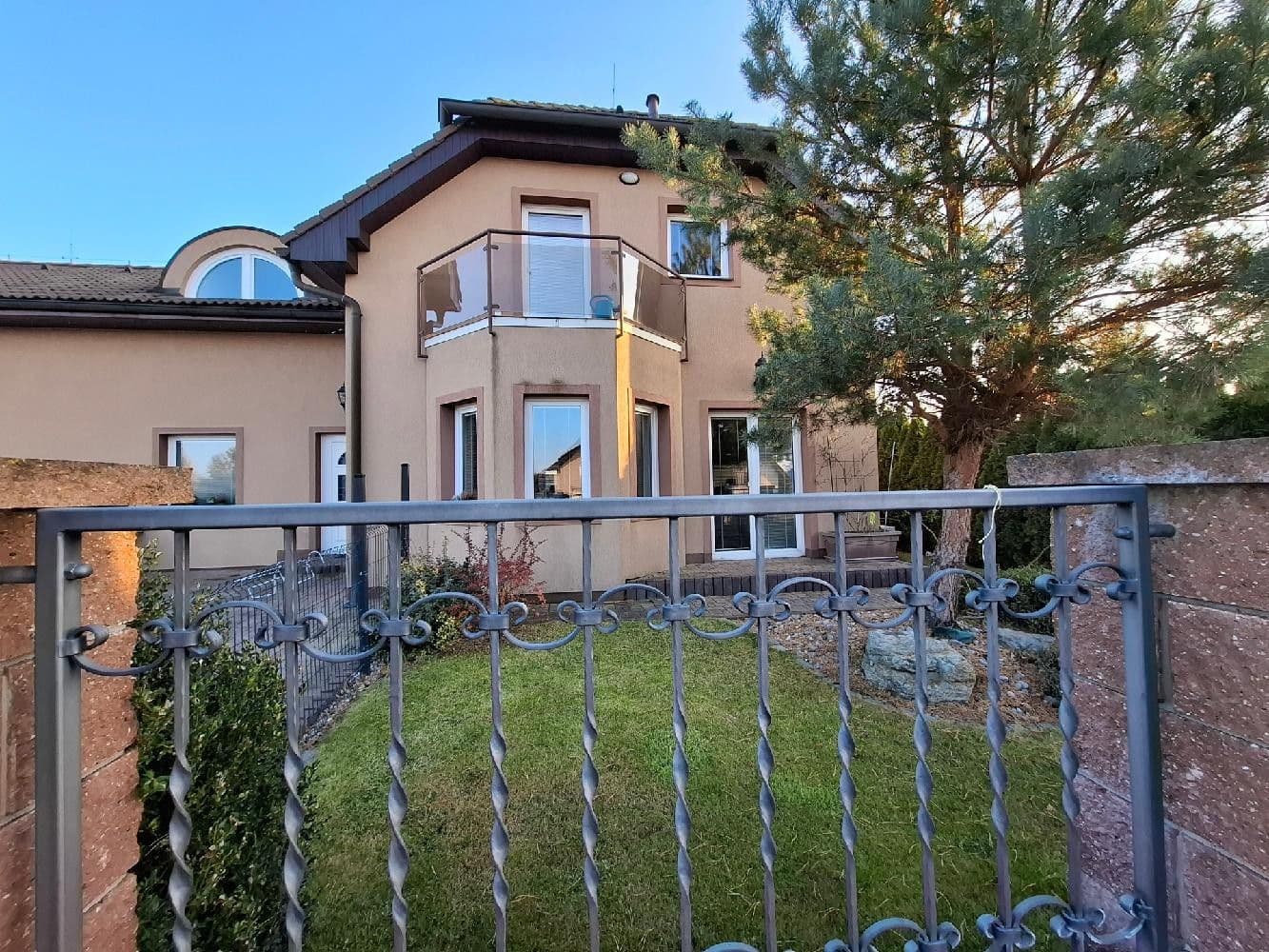 Prodej domu 290 m², pozemek 979 m², Modletice, Středočeský kraj Prodej domu 290 m², pozemek 979 m², Modletice, Středočeský kraj