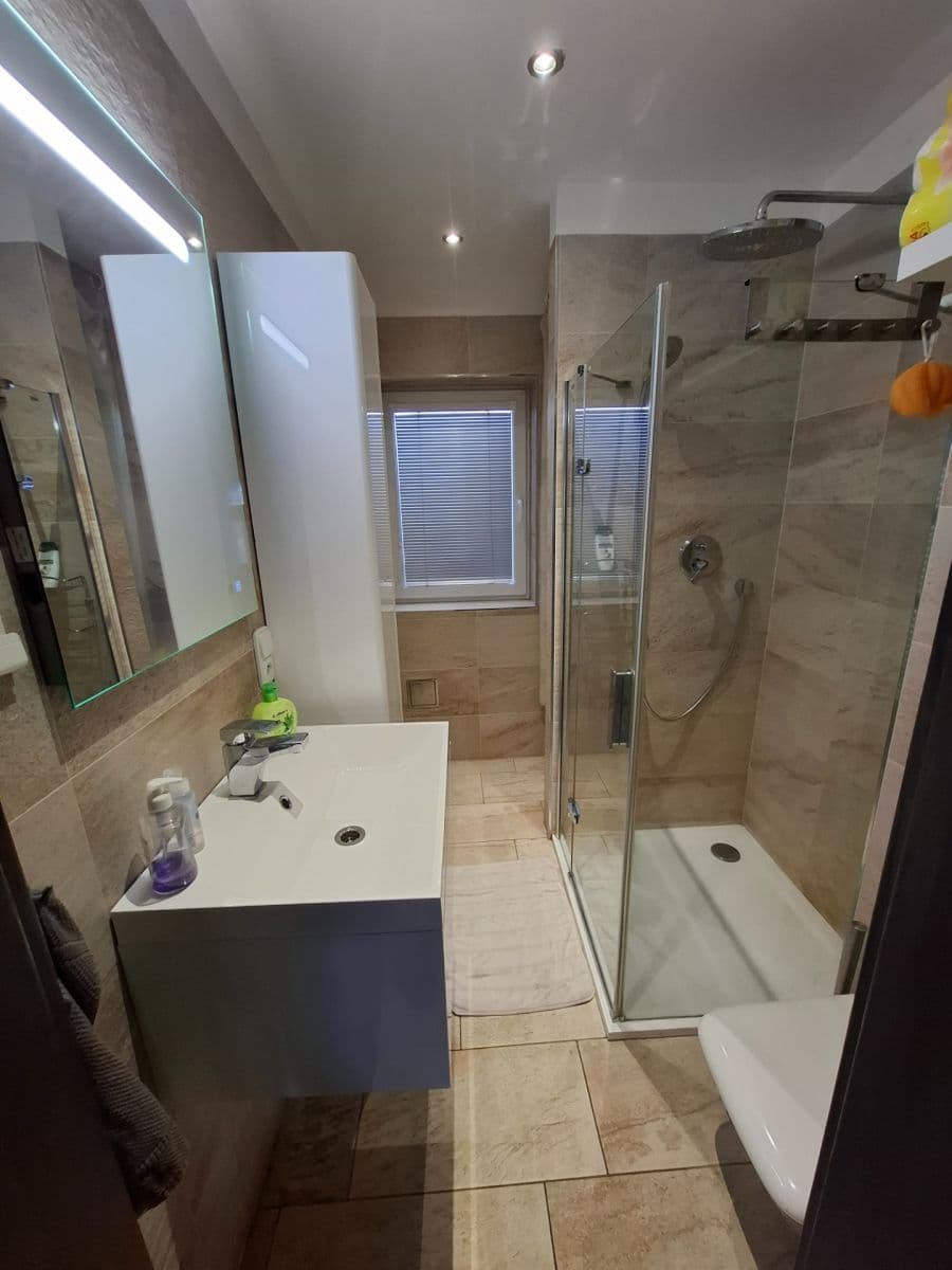 Prodej domu 290 m², pozemek 979 m², Modletice, Středočeský kraj Prodej domu 290 m², pozemek 979 m², Modletice, Středočeský kraj