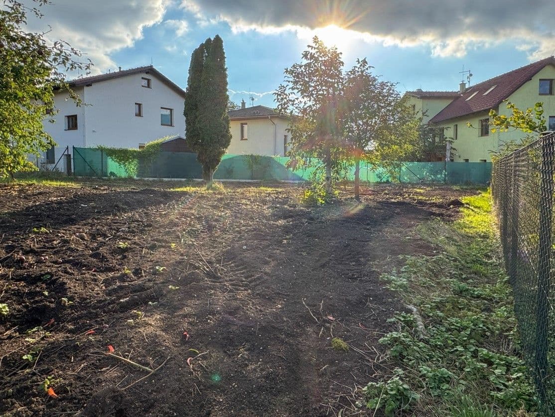 Prodej pozemku 821 m², U Červeného mlýnku, Praha, Praha Prodej pozemku 821 m², U Červeného mlýnku, Praha, Praha