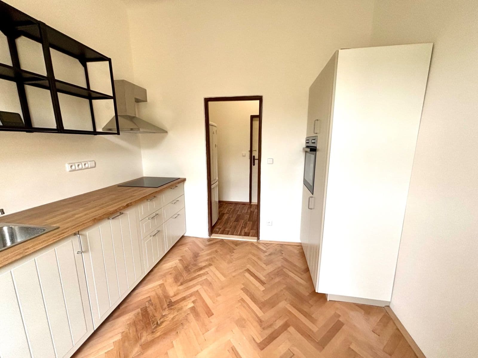 Pronájem bytu 3+1 93 m², Husitská, Praha, Praha Pronájem bytu 3+1 93 m², Husitská, Praha, Praha