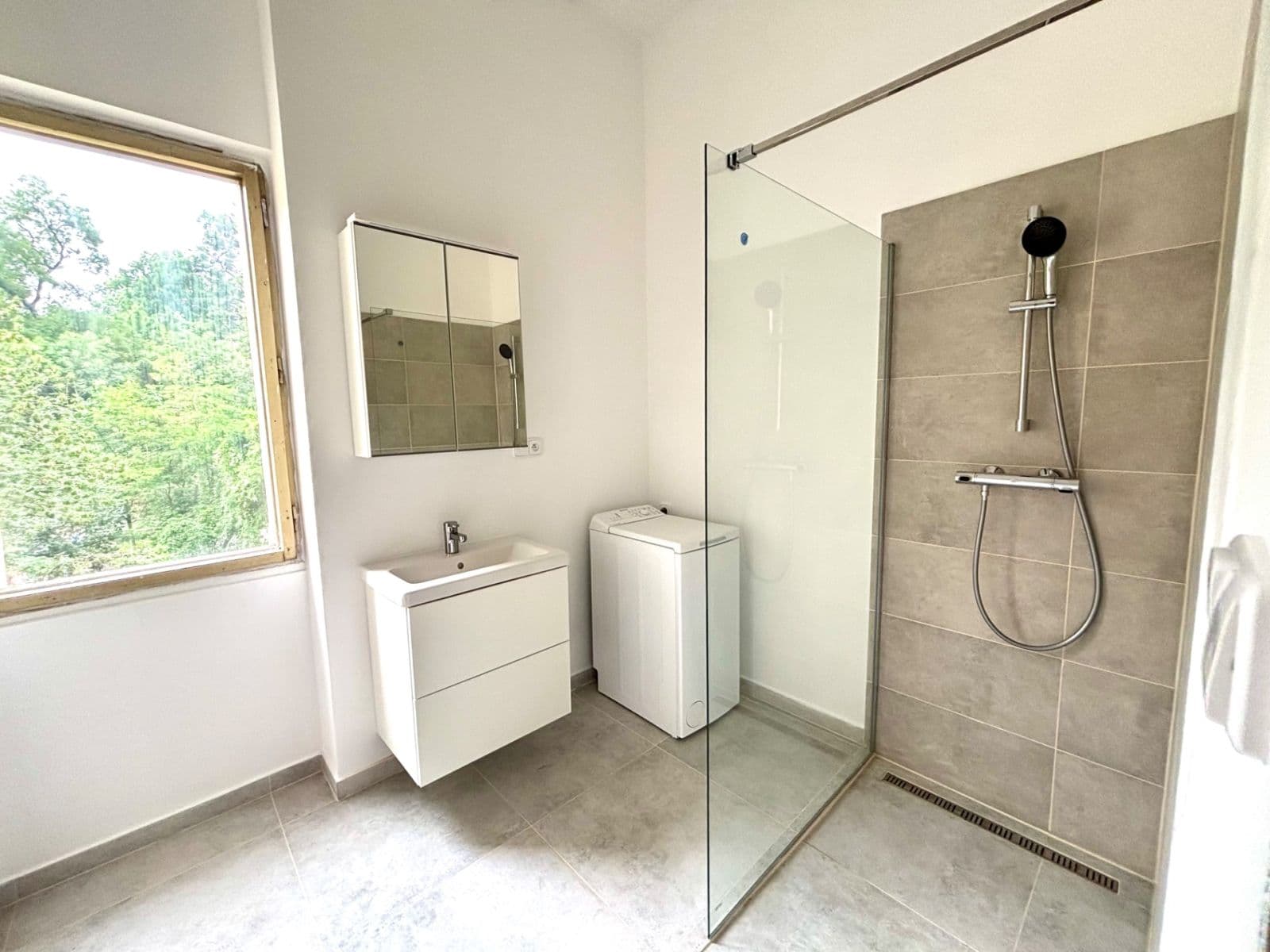 Pronájem bytu 3+1 93 m², Husitská, Praha, Praha Pronájem bytu 3+1 93 m², Husitská, Praha, Praha