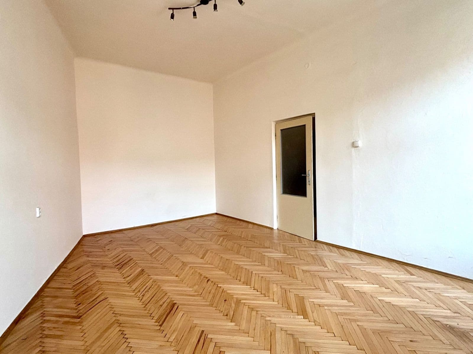 Pronájem bytu 3+1 93 m², Husitská, Praha, Praha Pronájem bytu 3+1 93 m², Husitská, Praha, Praha