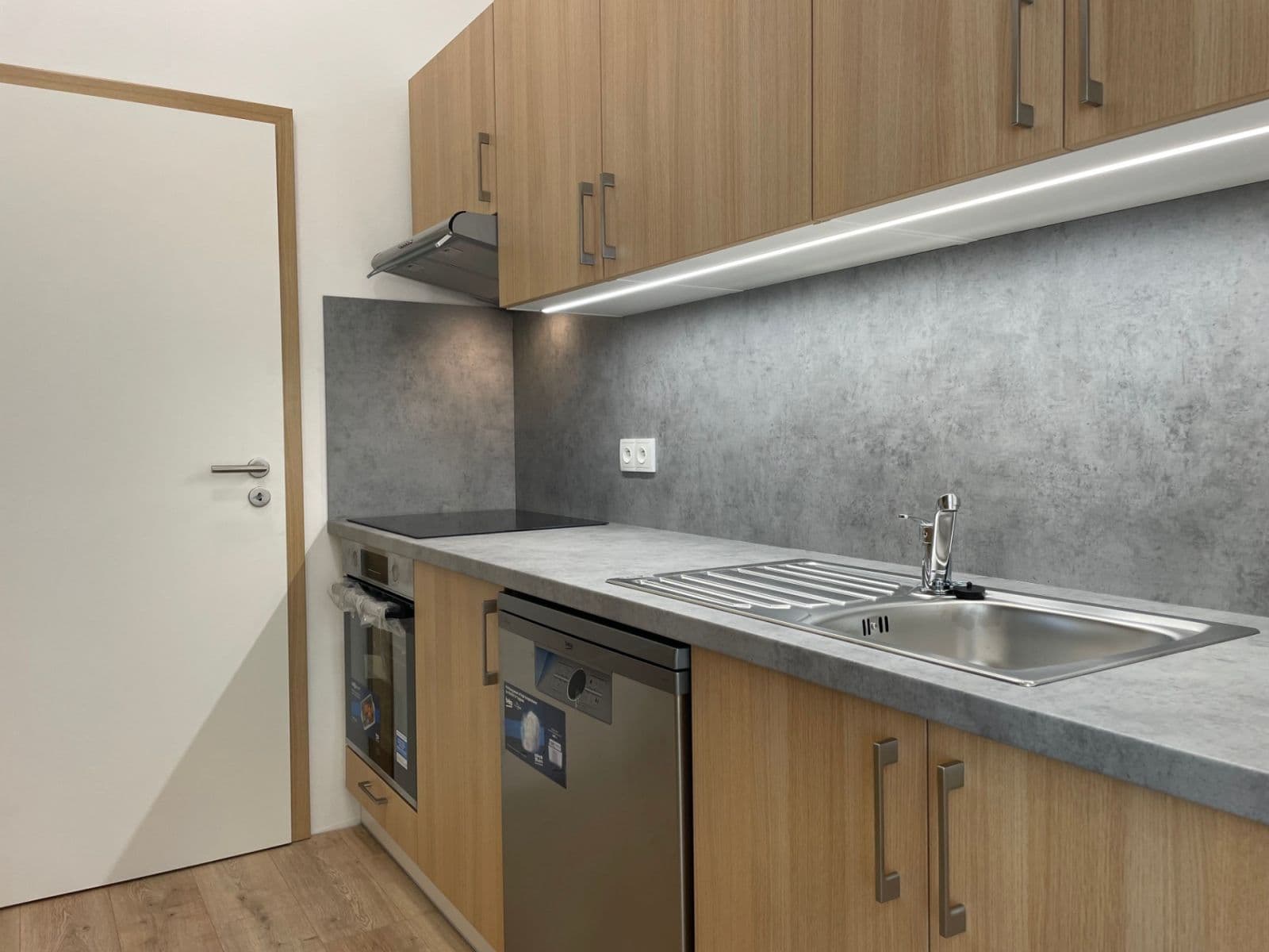 Pronájem bytu 3+1 90 m², Nádražní, Chomutov, Ústecký kraj Pronájem bytu 3+1 90 m², Nádražní, Chomutov, Ústecký kraj