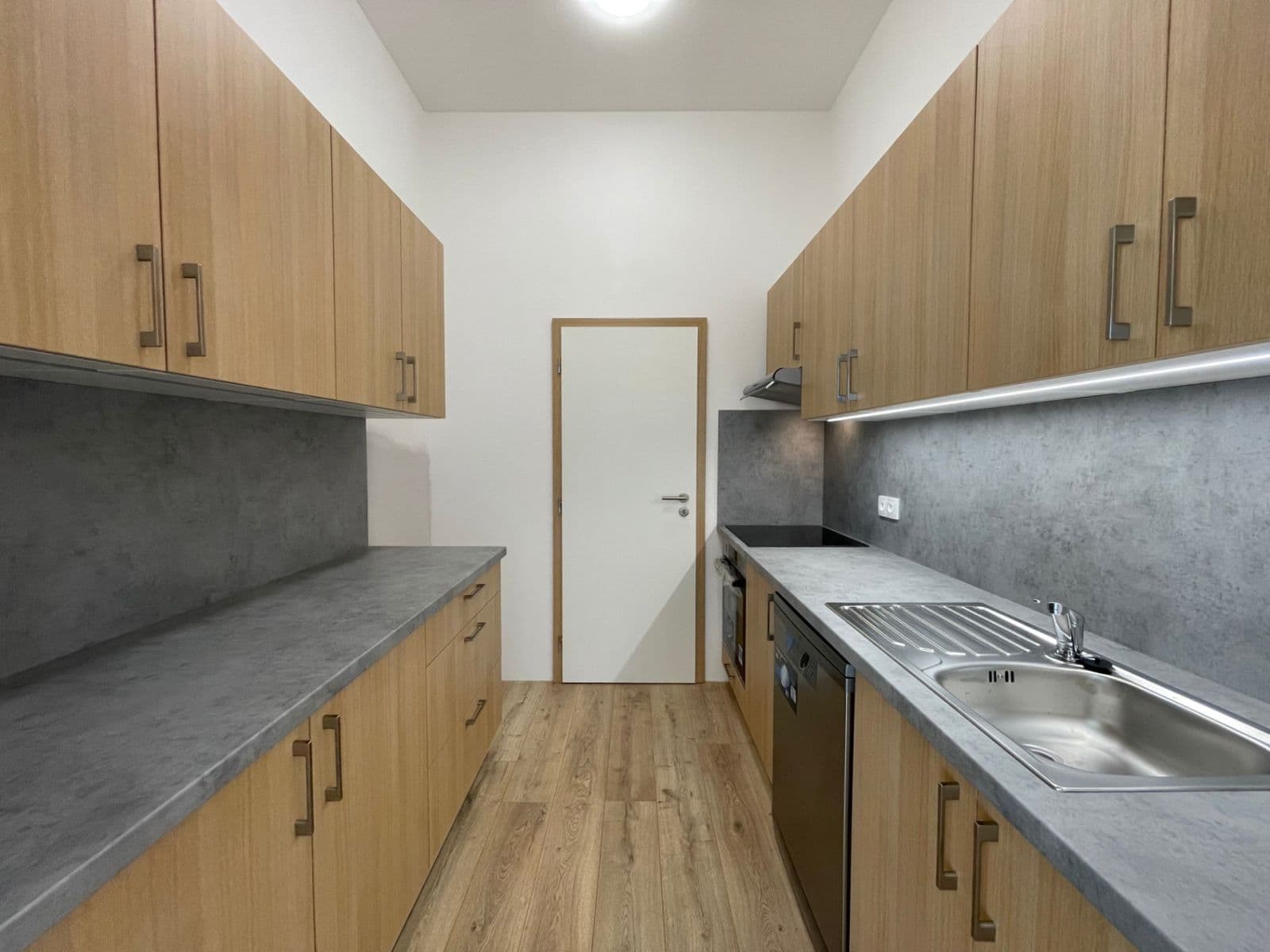 Pronájem bytu 3+1 90 m², Nádražní, Chomutov, Ústecký kraj Pronájem bytu 3+1 90 m², Nádražní, Chomutov, Ústecký kraj