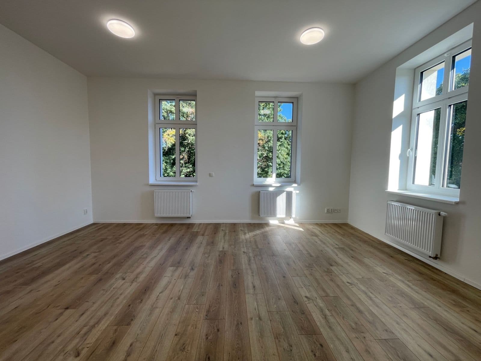 Pronájem bytu 3+1 90 m², Nádražní, Chomutov, Ústecký kraj Pronájem bytu 3+1 90 m², Nádražní, Chomutov, Ústecký kraj