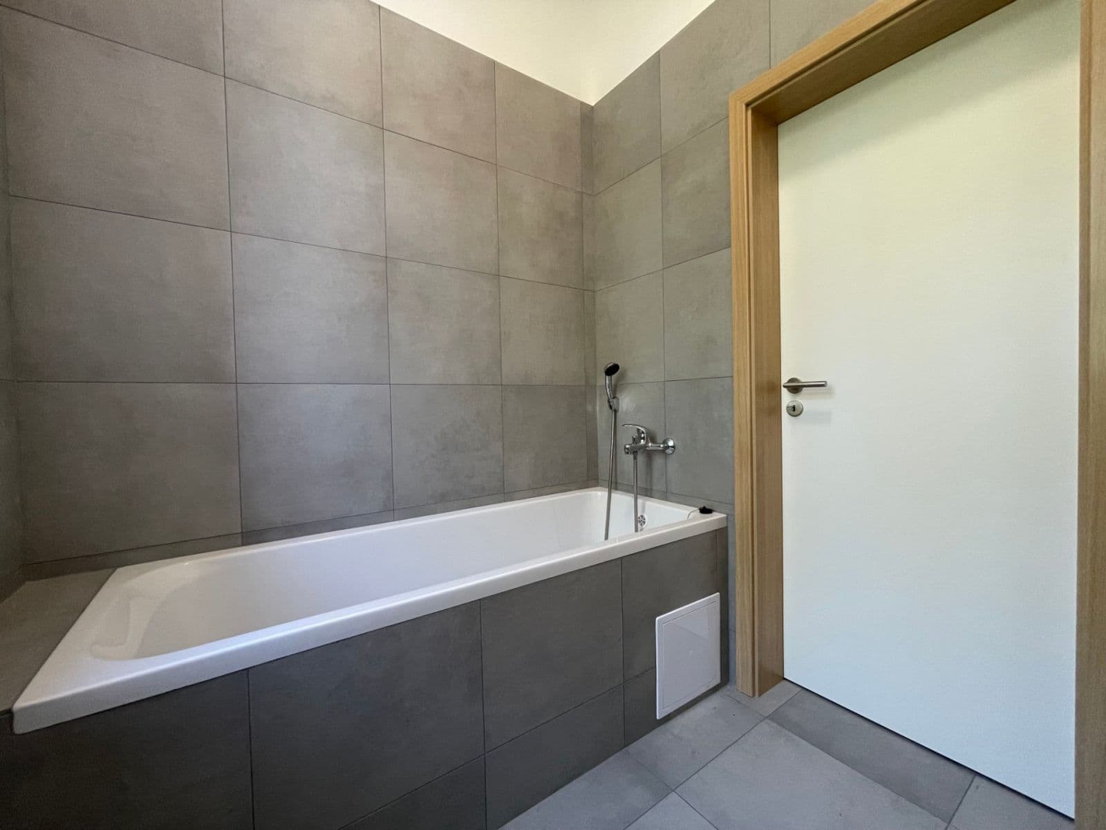 Pronájem bytu 3+1 90 m², Nádražní, Chomutov, Ústecký kraj Pronájem bytu 3+1 90 m², Nádražní, Chomutov, Ústecký kraj