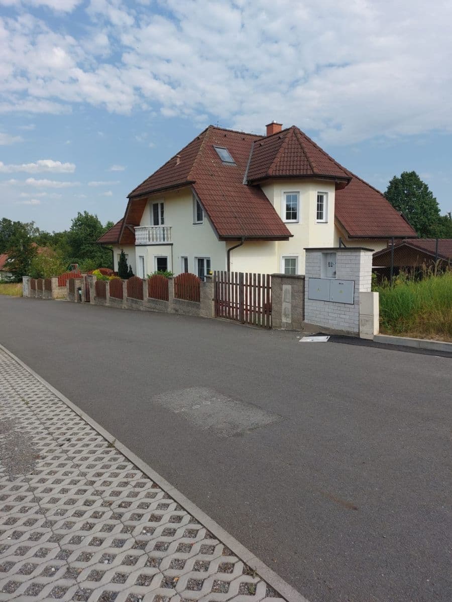 Prodej domu 340 m², pozemek 923 m², Popovičky, Středočeský kraj Prodej domu 340 m², pozemek 923 m², Popovičky, Středočeský kraj