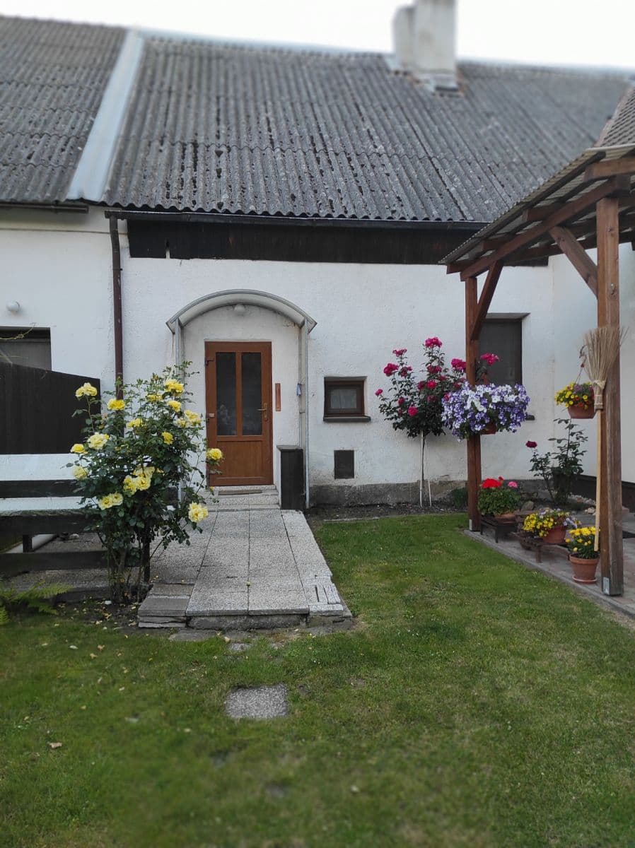 Pronájem domu 97 m², pozemek 300 m², nám. Dr. Tyrše, Čechtice, Středočeský kraj Pronájem domu 97 m², pozemek 300 m², nám. Dr. Tyrše, Čechtice, Středočeský kraj