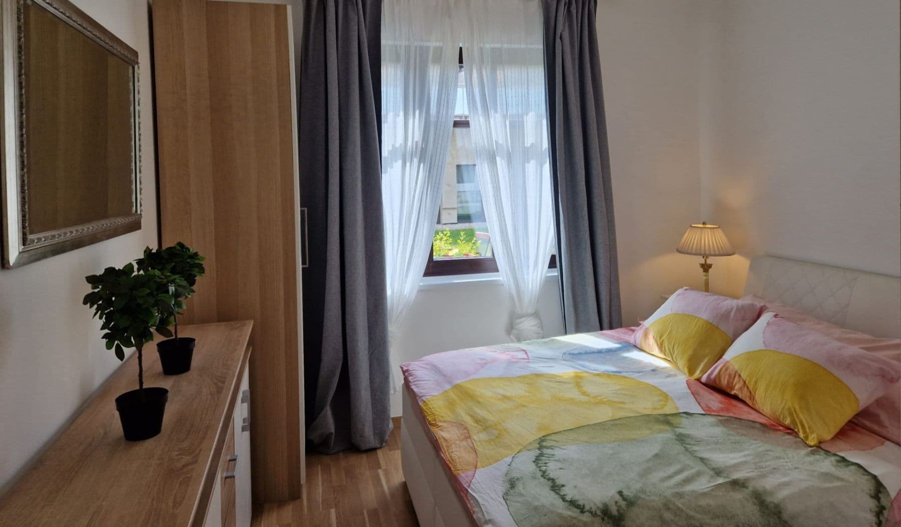 Pronájem bytu 1+kk 29 m², Husovo náměstí, Hostivice, Středočeský kraj Pronájem bytu 1+kk 29 m², Husovo náměstí, Hostivice, Středočeský kraj