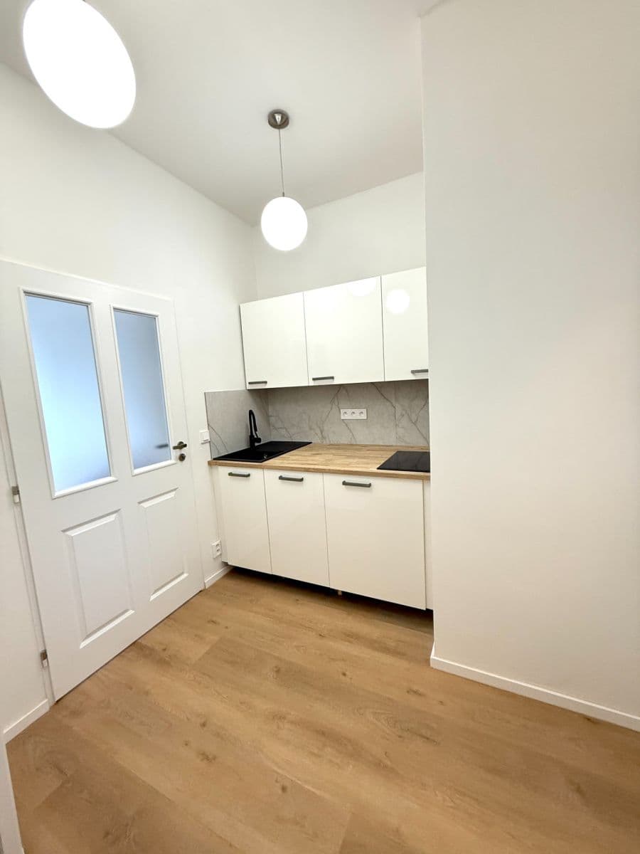 Pronájem bytu 1+1 30 m², U Kublova, Praha, Praha Pronájem bytu 1+1 30 m², U Kublova, Praha, Praha