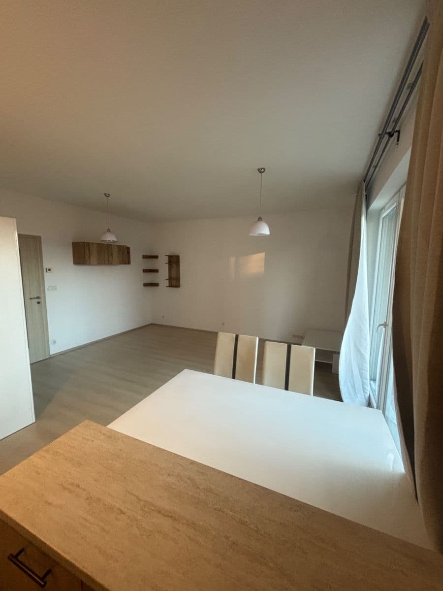 Pronájem bytu 1+kk 37 m², Hlučkova, Praha, Praha Pronájem bytu 1+kk 37 m², Hlučkova, Praha, Praha