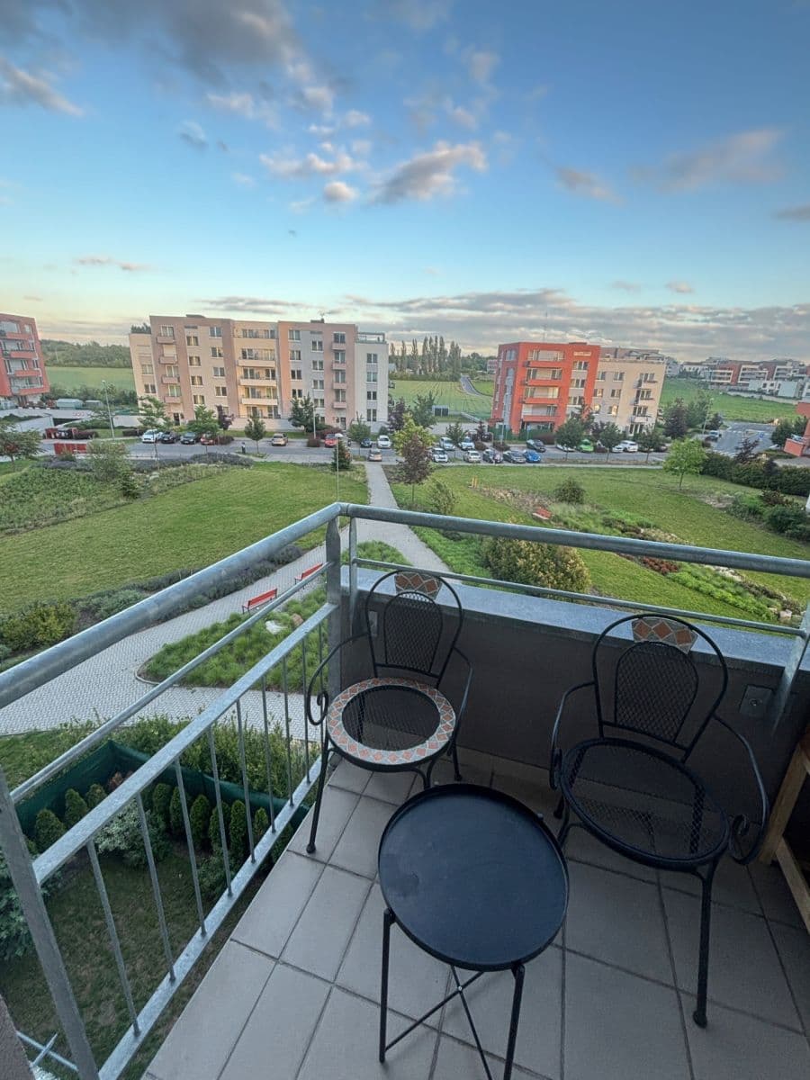 Pronájem bytu 1+kk 37 m², Hlučkova, Praha, Praha Pronájem bytu 1+kk 37 m², Hlučkova, Praha, Praha