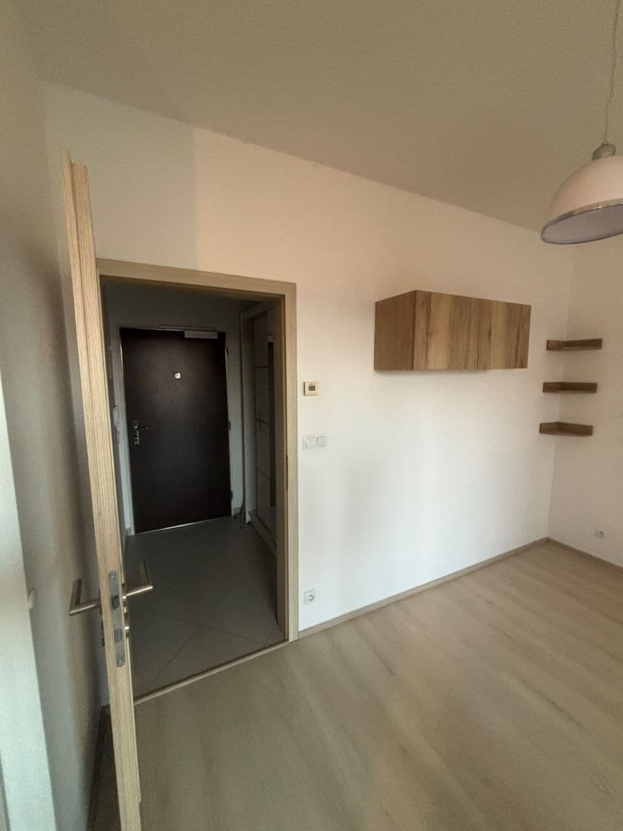 Pronájem bytu 1+kk 37 m², Hlučkova, Praha, Praha Pronájem bytu 1+kk 37 m², Hlučkova, Praha, Praha