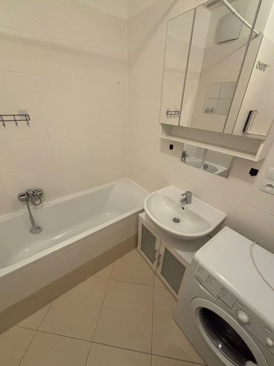 Pronájem bytu 1+kk 37 m², Hlučkova, Praha, Praha Pronájem bytu 1+kk 37 m², Hlučkova, Praha, Praha