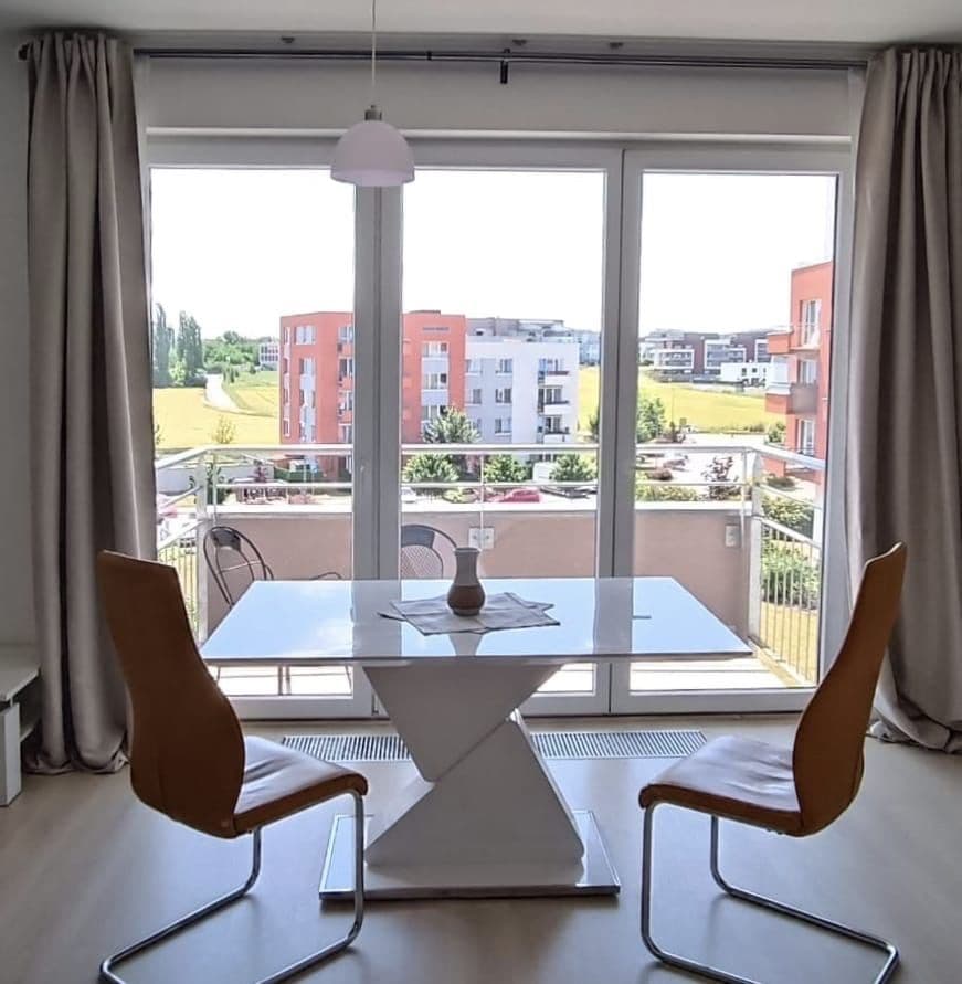 Pronájem bytu 1+kk 37 m², Hlučkova, Praha, Praha Pronájem bytu 1+kk 37 m², Hlučkova, Praha, Praha