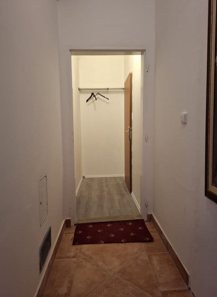 Pronájem bytu 1+1 35 m², Mnichovice, Středočeský kraj Pronájem bytu 1+1 35 m², Mnichovice, Středočeský kraj